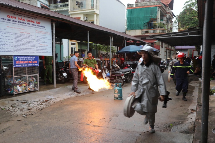 Tuyên truyền phòng cháy chữa cháy và cứu nạn cứu hộ  tại Chợ Khang - xã Khai Thái- Ảnh 1.