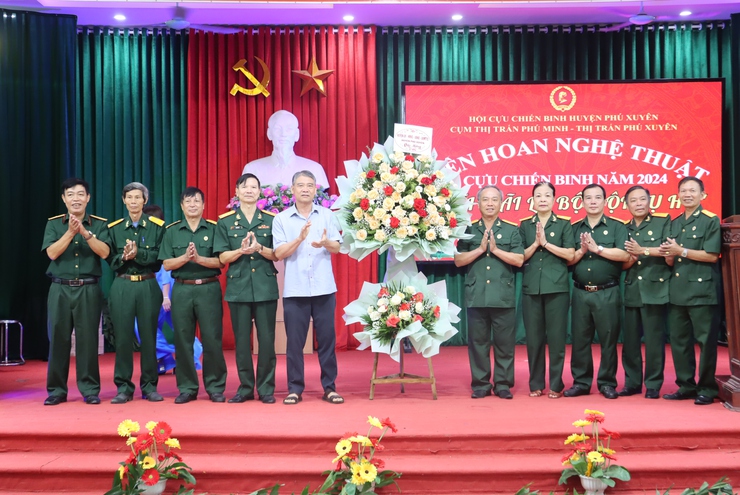 LIÊN HOAN NGHỆ THUẬT CỰU CHIẾN BINH NĂM 2024 “MÃI MÃI LÀ BỘ ĐỘI CỤ HỒ” CỤM THỊ TRẤN PHÚ XUYÊN – THỊ TRẤN PHÚ MINH- Ảnh 1.