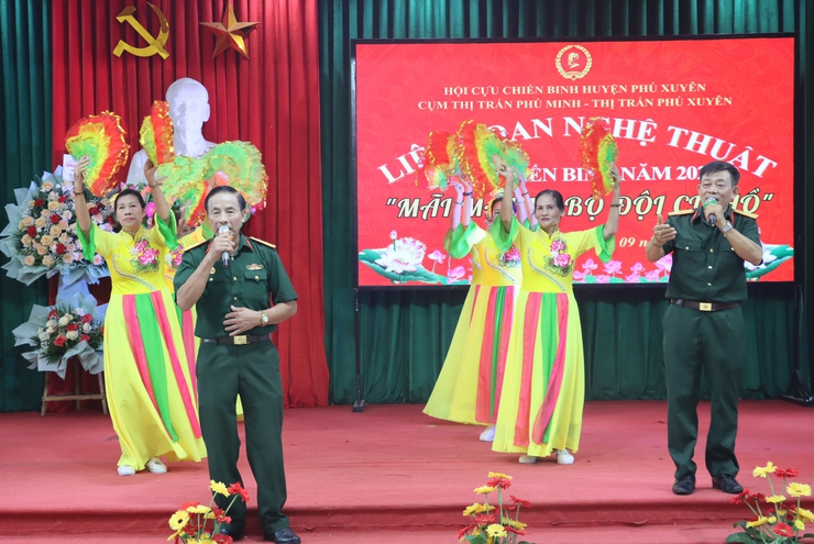 LIÊN HOAN NGHỆ THUẬT CỰU CHIẾN BINH NĂM 2024 “MÃI MÃI LÀ BỘ ĐỘI CỤ HỒ” CỤM THỊ TRẤN PHÚ XUYÊN – THỊ TRẤN PHÚ MINH- Ảnh 3.