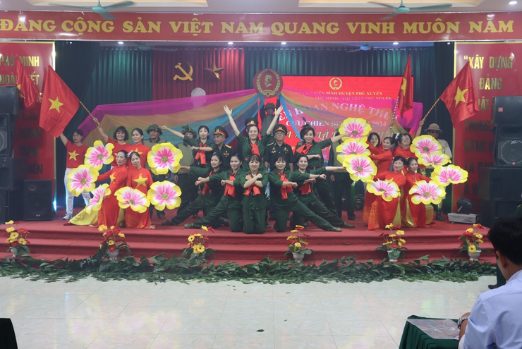 LIÊN HOAN NGHỆ THUẬT CỰU CHIẾN BINH NĂM 2024 “MÃI MÃI LÀ BỘ ĐỘI CỤ HỒ” CỤM THỊ TRẤN PHÚ XUYÊN – THỊ TRẤN PHÚ MINH- Ảnh 4.