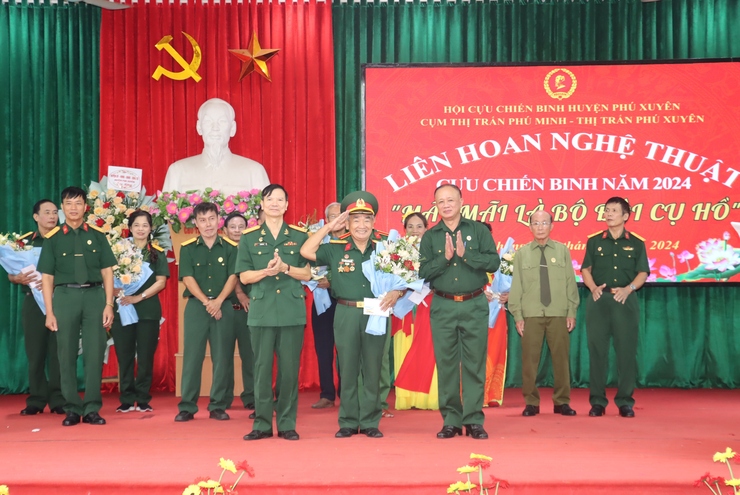 LIÊN HOAN NGHỆ THUẬT CỰU CHIẾN BINH NĂM 2024 “MÃI MÃI LÀ BỘ ĐỘI CỤ HỒ” CỤM THỊ TRẤN PHÚ XUYÊN – THỊ TRẤN PHÚ MINH- Ảnh 7.