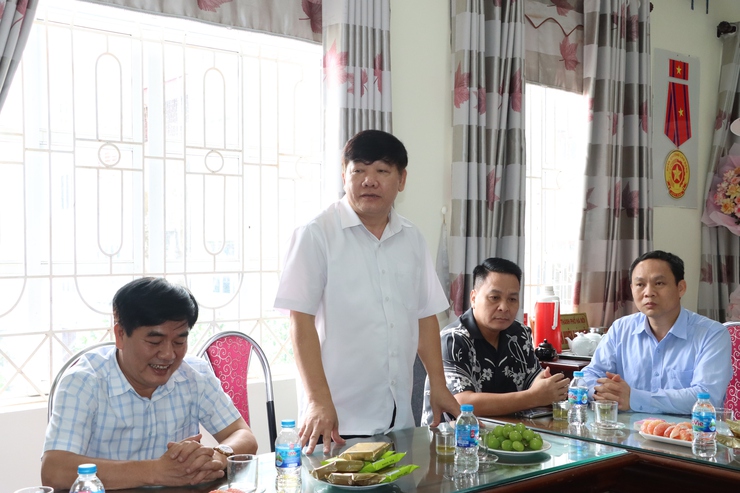Các đồng chí Lãnh đạo huyện Phú Xuyên thăm, chúc mừng Tòa án Nhân dân nhân huyện dịp Kỷ niệm 79 năm Ngày thành lập Ngành- Ảnh 3.