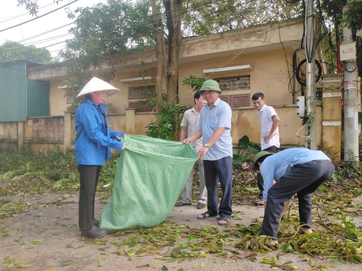 Xã Tân Phú phát động toàn dân thực hiện tổng vệ sinh môi trường, khắc phục hậu quả sau bão số 3 gây ra- Ảnh 2.