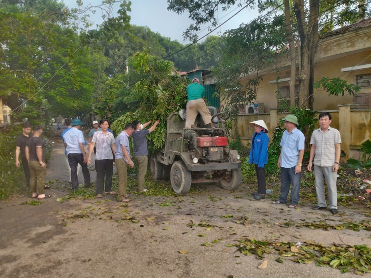 Xã Tân Phú phát động toàn dân thực hiện tổng vệ sinh môi trường, khắc phục hậu quả sau bão số 3 gây ra- Ảnh 3.