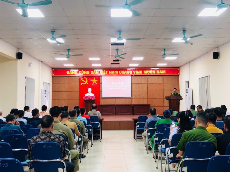 Phường Lĩnh Nam tổ chức Lễ ra mắt lực lượng tham gia bảo vệ an ninh, trật tự ở cơ sở- Ảnh 1.