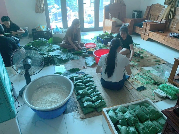 Cô giáo Vương Thị Thu Hường - Giáo viên trường mầm non Hoa Sơn chung tay, đồng lòng hướng về vùng báo lũ- Ảnh 2.
