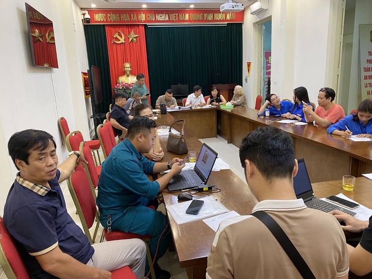 PHƯỜNG HÀNG BÀI VIỆC TỔ CHỨC, HƯỚNG DẪN, HỖ TRỢ NGƯỜI NỘP THUẾ CÀI ĐẶT, NỘP THUẾ TRÊN ỨNG DỤNG ETAXMOBILE- Ảnh 1.