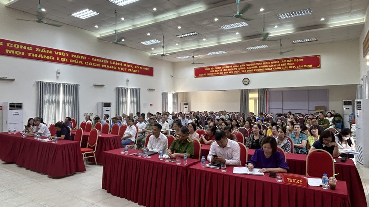 Đảng ủy - UBND - phường Vĩnh Hưng tổ chức hội nghị đối thoại định kỳ giữa người đứng đầu cấp ủy, chính quyền với MTTQ, các tổ chức chính trị-xã hội và nhân dân trên địa bàn phường Vĩnh Hưng năm 2024.- Ảnh 4.