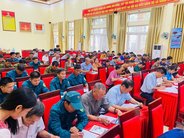 UBND XÃ LIÊN BẠT PHỐI HỢP VỚI CHI CỤC THUỶ LỢI VÀ PHÒNG, CHỐNG THIÊN TAI TỔ CHỨC HỘI NGHỊ TUYÊN TRUYỀN PHÒNG TRÁNH VÀ GIẢM NHẸ RỦI RO THIÊN TAI- Ảnh 4.