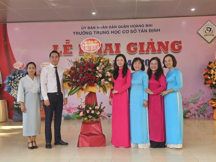 Các trường học trên địa bàn phường Tương Mai tổ chức lễ khai giảng năm học mới 2024 - 20225- Ảnh 3.