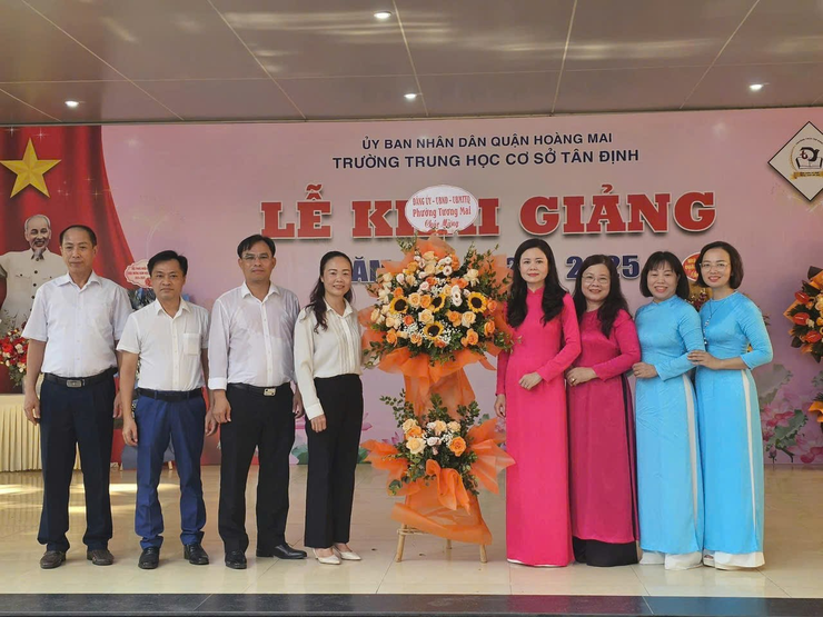 Các trường học trên địa bàn phường Tương Mai tổ chức lễ khai giảng năm học mới 2024 - 20225- Ảnh 6.