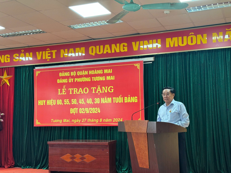 ĐẢNG ỦY PHƯỜNG TƯƠNG MAI
Tổ chức Lễ trao huy hiệu Đảng đợt 02/9/2024- Ảnh 7.