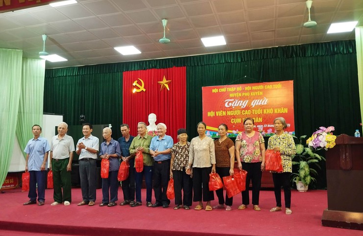 Người cao tuổi Phú Xuyên phát huy truyền thống, nêu gương sáng vì sự nghiệp xây dựng và bảo vệ Tổ quốc- Ảnh 5.