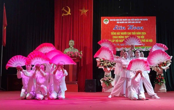 Người cao tuổi Phú Xuyên phát huy truyền thống, nêu gương sáng vì sự nghiệp xây dựng và bảo vệ Tổ quốc- Ảnh 4.