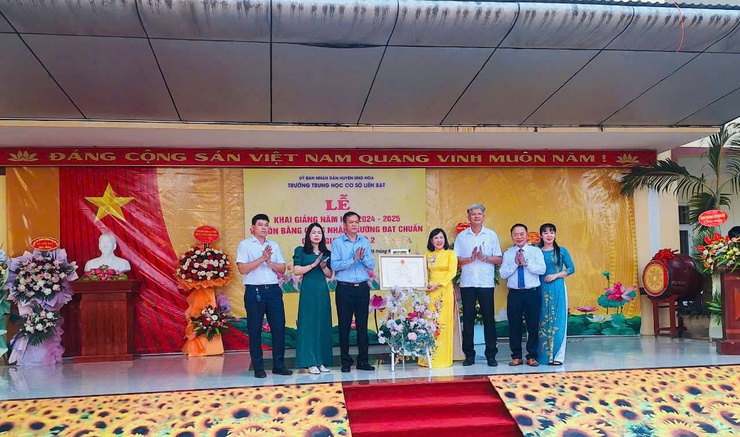 Các trường học trên địa bàn xã Liên Bạt tưng bừng ngày khai giảng năm học 2024 - 2025- Ảnh 6.