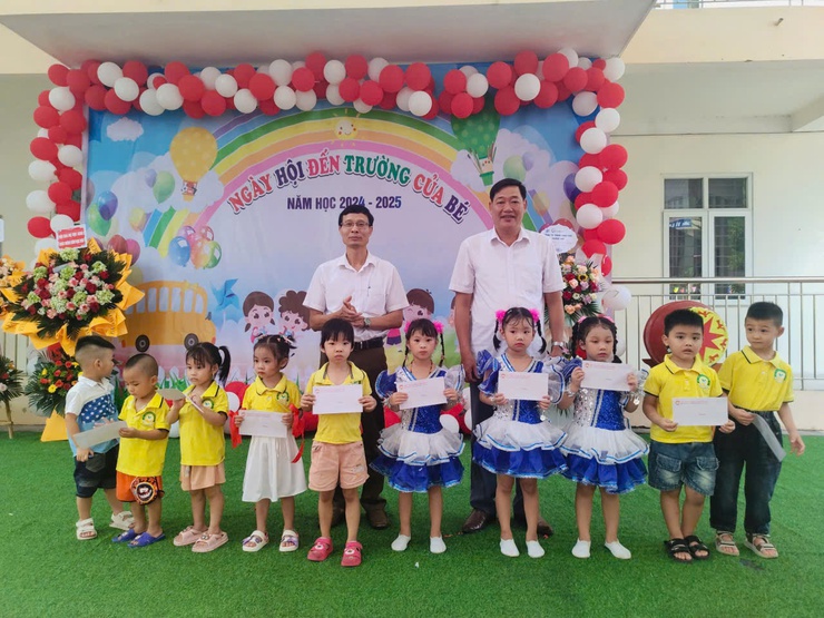 Lễ khai giảng năm học 2024 - 2025 nhà trường 3 cấp học trên địa bàn xã Đại Xuyên- Ảnh 4.