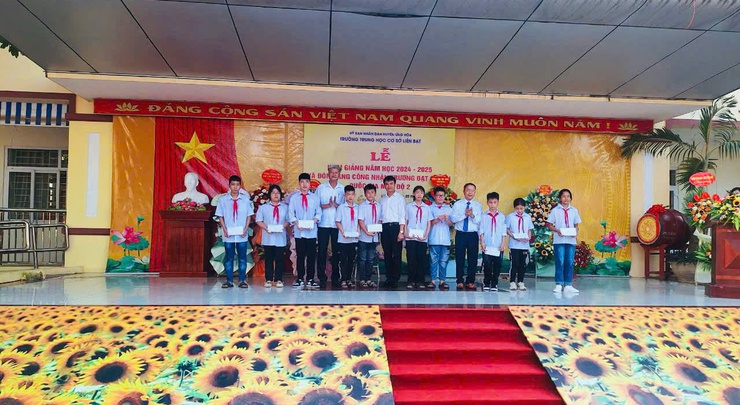Các trường học trên địa bàn xã Liên Bạt tưng bừng ngày khai giảng năm học 2024 - 2025- Ảnh 8.