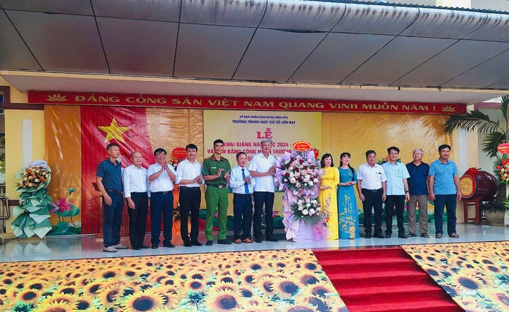 Các trường học trên địa bàn xã Liên Bạt tưng bừng ngày khai giảng năm học 2024 - 2025- Ảnh 7.