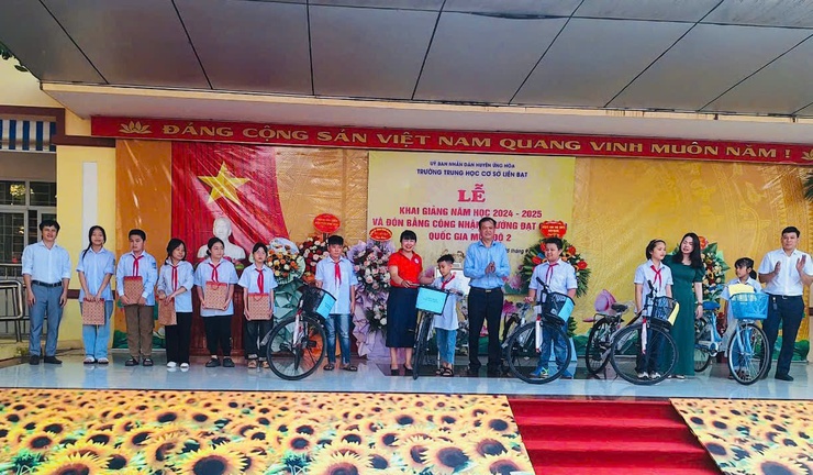 Các trường học trên địa bàn xã Liên Bạt tưng bừng ngày khai giảng năm học 2024 - 2025- Ảnh 9.