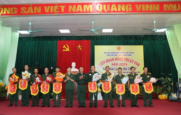 LIÊN HOAN NGHỆ THUẬT CỰU CHIẾN BINH NĂM 2024 “MÃI MÃI LÀ BỘ ĐỘI CỤ HỒ” CỤM HỒNG MINH VÀ TÂN DÂN- Ảnh 1.