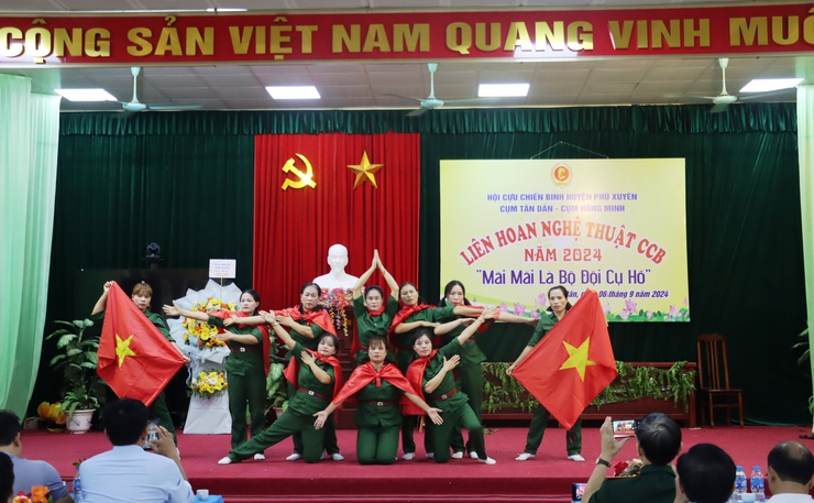 LIÊN HOAN NGHỆ THUẬT CỰU CHIẾN BINH NĂM 2024 “MÃI MÃI LÀ BỘ ĐỘI CỤ HỒ” CỤM HỒNG MINH VÀ TÂN DÂN- Ảnh 6.