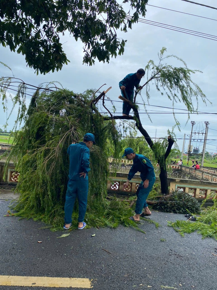 Minh Tân khẩn trương dọn vệ sinh môi trường sau bão số 3- Ảnh 8.