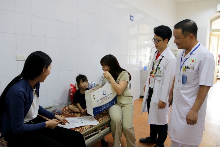 Bệnh viện Hữu nghị Việt Nam – Cu Ba không ngừng nâng cao năng lực, hiệu quả hoạt động phục vụ sự nghiệp chăm sóc sức khỏe nhân dân- Ảnh 7.
