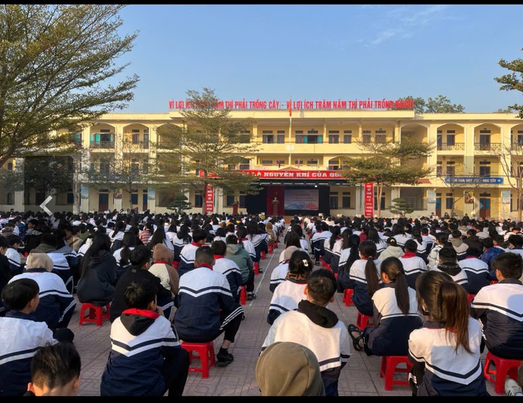  TUYÊN TRUYỀN PHỔ BIẾN PHÁP LUẬT CHO HỌC SINH TRƯỜNG THCS SÀI SƠN - Ảnh 3.