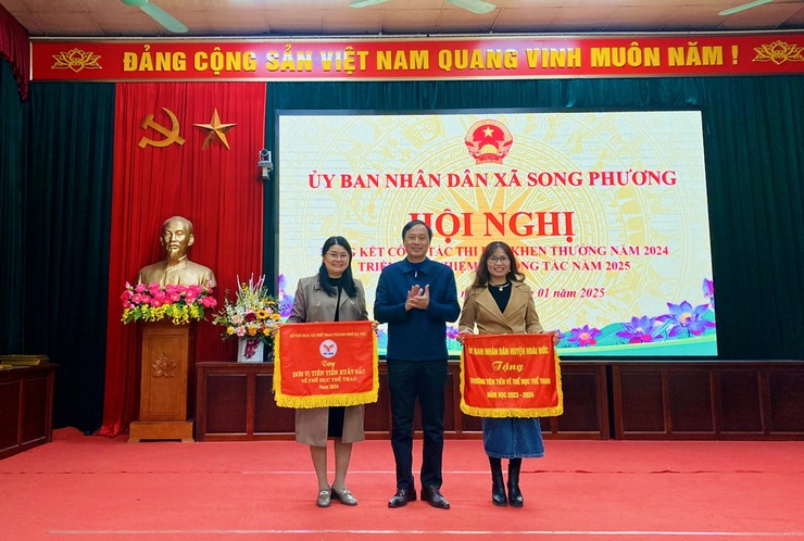 Tổng kết công tác Thi đua khen thưởng, công tác Văn hóa-Thông tin – Thể thao, phong trào “Toàn dân đoàn kết xây dựng đời sống văn hóa” và Cuộc thi “Giữ gìn thôn xóm sáng xanh sạch đẹp an toàn năm 2024.- Ảnh 2.