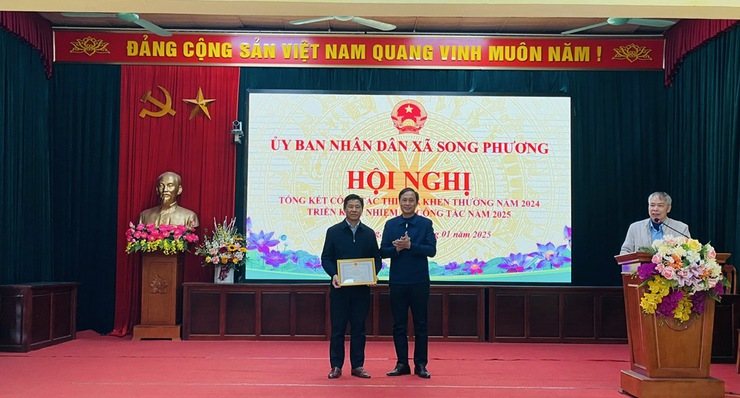 Tổng kết công tác Thi đua khen thưởng, công tác Văn hóa-Thông tin – Thể thao, phong trào “Toàn dân đoàn kết xây dựng đời sống văn hóa” và Cuộc thi “Giữ gìn thôn xóm sáng xanh sạch đẹp an toàn năm 2024.- Ảnh 3. Tổng kết công tác Thi đua khen thưởng, công tác Văn hóa-Thông tin – Thể thao, phong trào “Toàn dân đoàn kết xây dựng đời sống văn hóa” và Cuộc thi “Giữ gìn thôn xóm sáng xanh sạch đẹp an toàn năm 2024.- Ảnh 3.