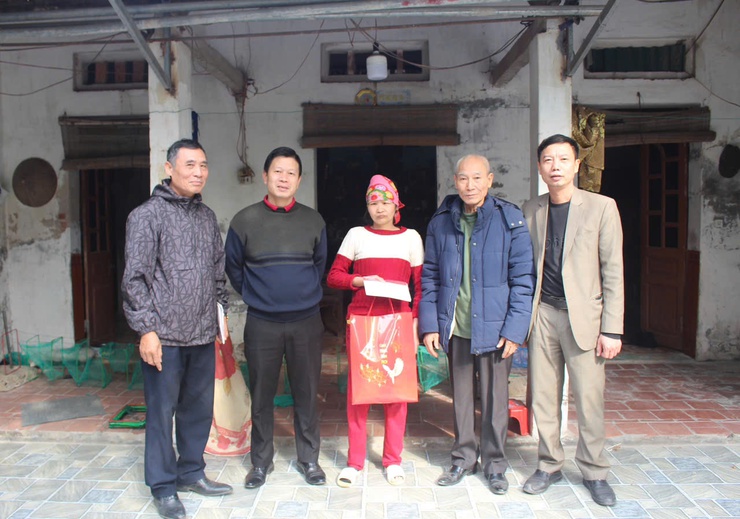 Thăm, tặng quà cho Hội nạn nhân chất độc màu da cam nhân dịp Tết Nguyên đán Ất Tỵ- Ảnh 1.
