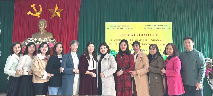 C:\Users\Admin\Desktop\HUYỆN ỦY - UBND HUYỆN\MỚI\TH Liên Bạt- Ảnh lưu niệm 2 nhà trường.jpg