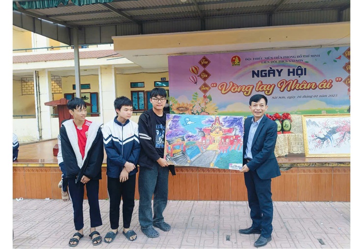 LIÊN ĐỘI TRƯỜNG TRUNG HỌC CƠ SỞ SÀI SƠN VỚI CHƯƠNG TRÌNH NGÀY HỘI "VÒNG TAY NHÂN ÁI ”- Ảnh 6.