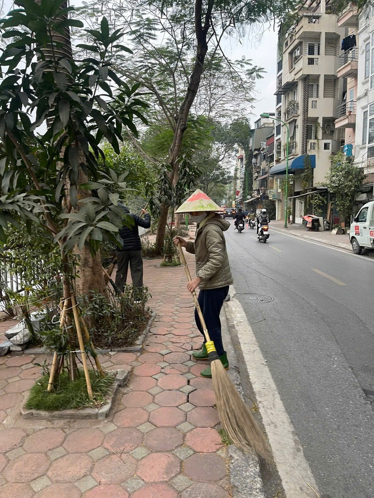 UBND phường Tương Mai tổ chức Lễ ra quân cao điểm về TTATGT, TTĐT, VSMT nhân dịp Tết Nguyên đán Ất Tỵ và phát động phong trào thi đua “Sáng - xanh - sạch - đẹp” trên địa bàn phường.- Ảnh 3.