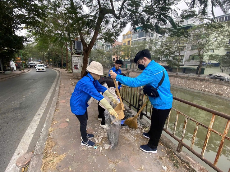 UBND phường Tương Mai tổ chức Lễ ra quân cao điểm về TTATGT, TTĐT, VSMT nhân dịp Tết Nguyên đán Ất Tỵ và phát động phong trào thi đua “Sáng - xanh - sạch - đẹp” trên địa bàn phường.- Ảnh 5.