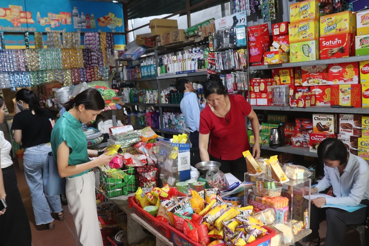 Năm 2024, công tác vệ sinh an toàn thực phẩm huyện Phú Xuyên đạt nhiều kết quả nổi bật- Ảnh 2.