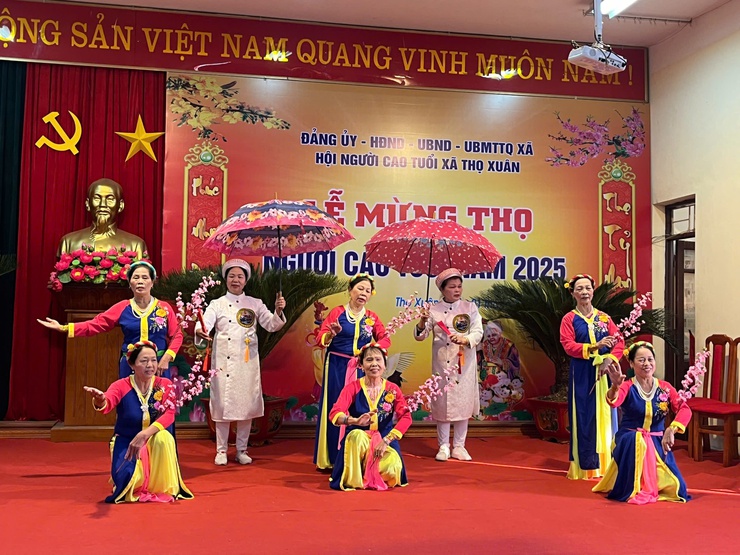 Đảng ủy, HĐND, UBND, UBMTTQ, Hội NCT xã Thọ Xuân tổ chức Lễ mững Thọ người cao tuổi năm 2025- Ảnh 1.