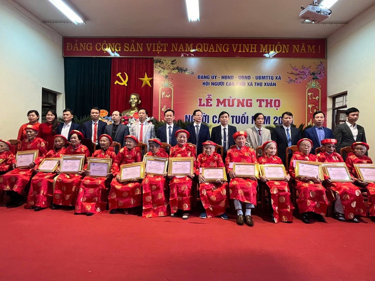 Đảng ủy, HĐND, UBND, UBMTTQ, Hội NCT xã Thọ Xuân tổ chức Lễ mững Thọ người cao tuổi năm 2025- Ảnh 8.