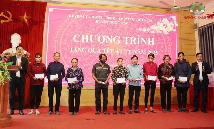 TẶNG QUÀ TẾT ẤT TỴ NĂM 2025 TRÊN ĐỊA BÀN XÃ SÀI SƠN- Ảnh 6.