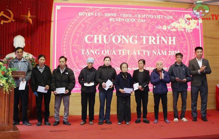 TẶNG QUÀ TẾT ẤT TỴ NĂM 2025 TRÊN ĐỊA BÀN XÃ SÀI SƠN- Ảnh 7.
