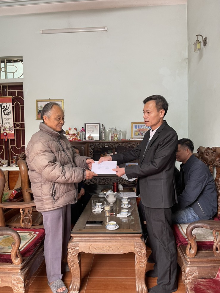 ĐẢNG ỦY – UBND – UBMTTQ XÃ THĂM, TẶNG QUÀ CÁC GIA ĐÌNH CHÍNH SÁCH, NGƯỜI CÓ CÔNG, THÂN NHÂN LIỆT SỸ….. TRÊN ĐỊA BÀN XÃ YÊN SỞ XUÂN ẤT TỴ 2025- Ảnh 2.