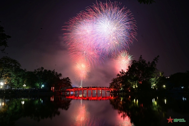 Chi tiết 30 điểm bắn pháo hoa Tết Nguyên đán 2025 tại Hà Nội- Ảnh 3.