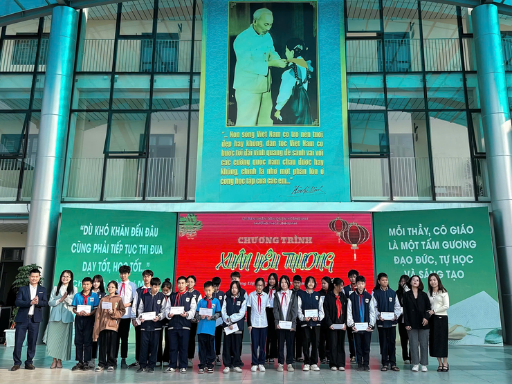 Trường THCS Linh Đàm rộn ràng sắc xuân Ất Tỵ-tự hào 95 năm ngày thành lập Đảng- Ảnh 2.