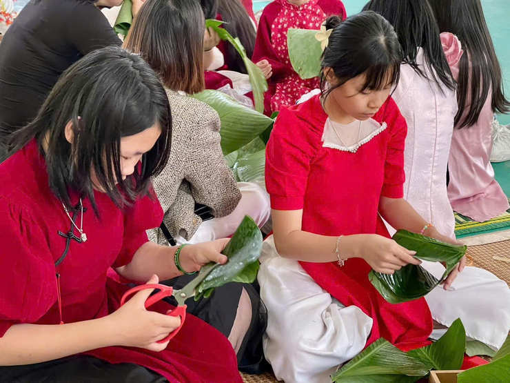 Trường THCS Mai Động sôi nổi tổ chức chương trình “Các trò chơi dân gian truyền thống ngày Tết "- Ảnh 2.