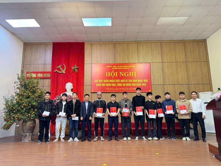 Hội đồng nghĩa vụ quân sự phường Vĩnh Hưng tổ chức gặp mặt quân nhân xuất ngũ và Tân binh nhập ngũ Nghĩa vụ quân sự, nghĩa vụ Công an năm 2025- Ảnh 1.