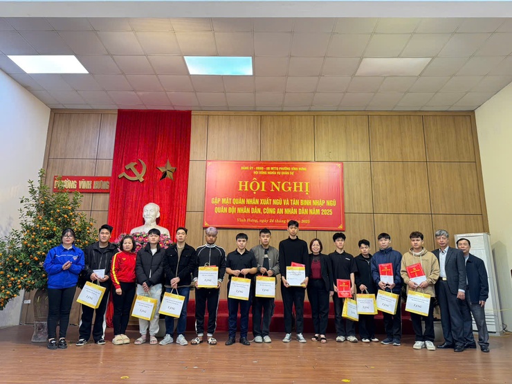 Hội đồng nghĩa vụ quân sự phường Vĩnh Hưng tổ chức gặp mặt quân nhân xuất ngũ và Tân binh nhập ngũ Nghĩa vụ quân sự, nghĩa vụ Công an năm 2025- Ảnh 4.