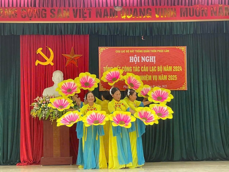 CÂU LẠC BỘ HÁT TRỐNG QUÂN THÔN PHÚC LÂM TỔNG KẾT HOẠT ĐỘNG NĂM 2024
TRIỂN KHAI PHƯƠNG HƯỚNG, NHIỆM VỤ NĂM 2025- Ảnh 4.