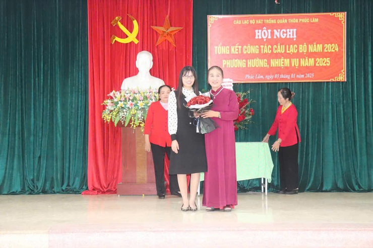 CÂU LẠC BỘ HÁT TRỐNG QUÂN THÔN PHÚC LÂM TỔNG KẾT HOẠT ĐỘNG NĂM 2024
TRIỂN KHAI PHƯƠNG HƯỚNG, NHIỆM VỤ NĂM 2025- Ảnh 2.