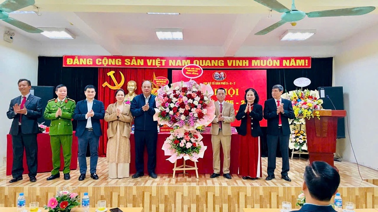 Đảng ủy phường Lĩnh Nam chỉ đạo, tổ chức thành công Đại hội chi bộ điểm nhiệm kỳ 2025-2027 - chi bộ tổ dân phố số 5-6-7.- Ảnh 1.