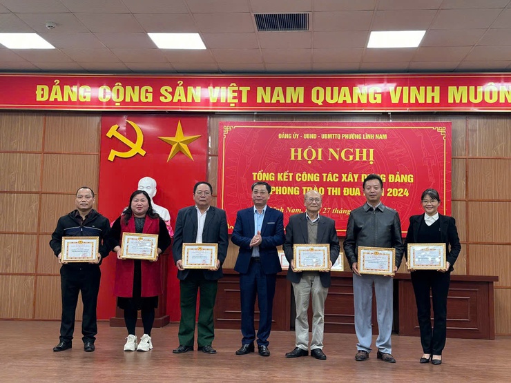 Đảng ủy - UBND phường Lĩnh Nam tổ chức Hội nghị Tổng kết công tác xây dựng Đảng và phong trào thi đua năm 2024- Ảnh 1.